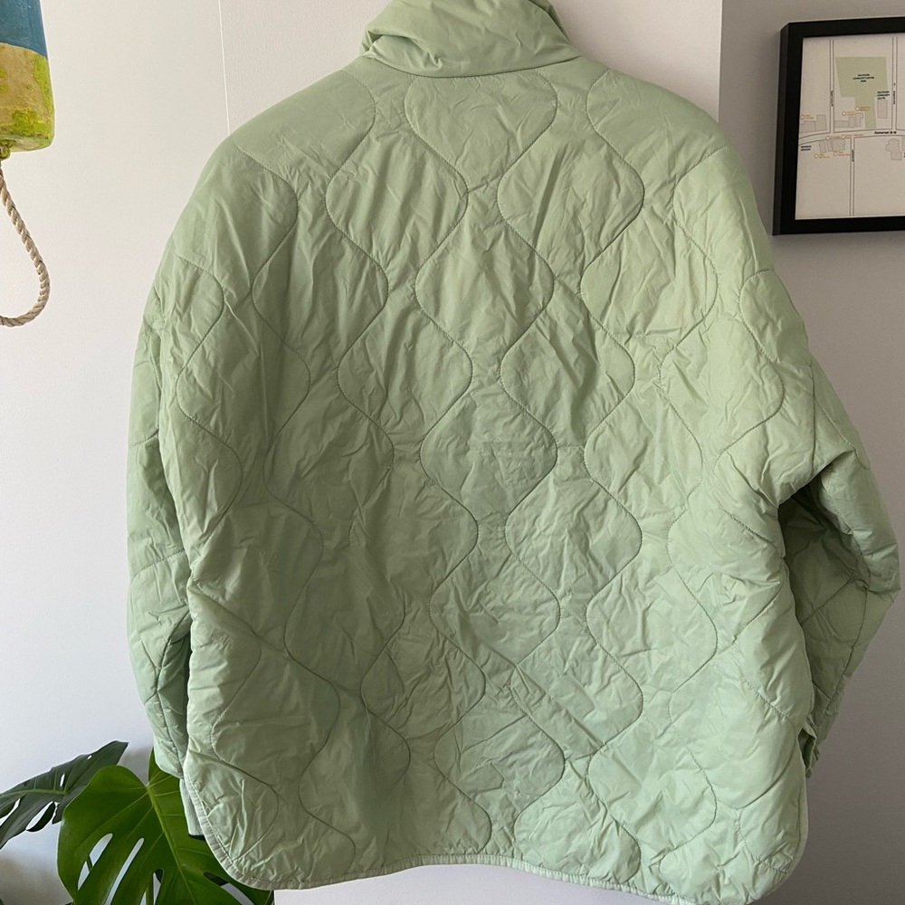 Old Navy Green Puffer Jacket with High Collar and Relaxed Fit - Picture 3 of 7